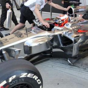 Magnussen puts McLaren back on top – Bahrain test day two